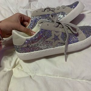 silver sparkle shoes. Women’s size 9. never worn.